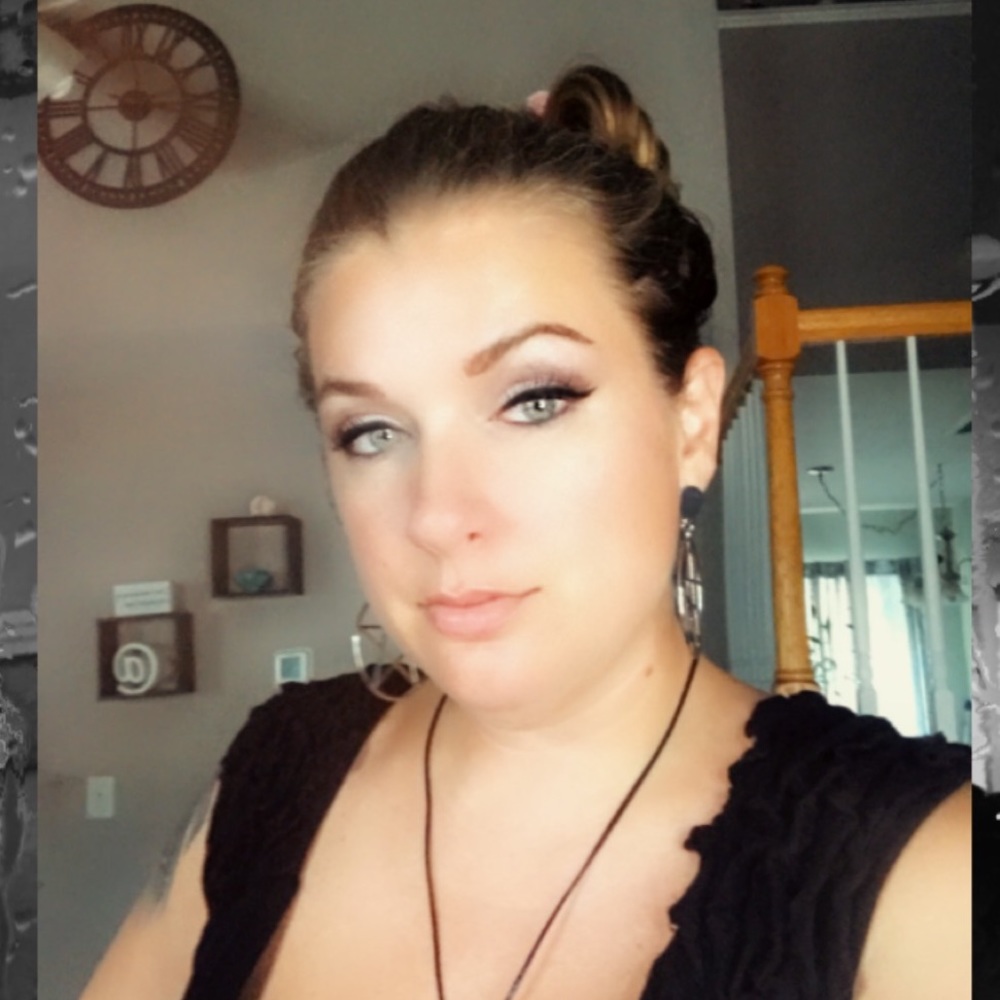 Meet your Posher, Courtney